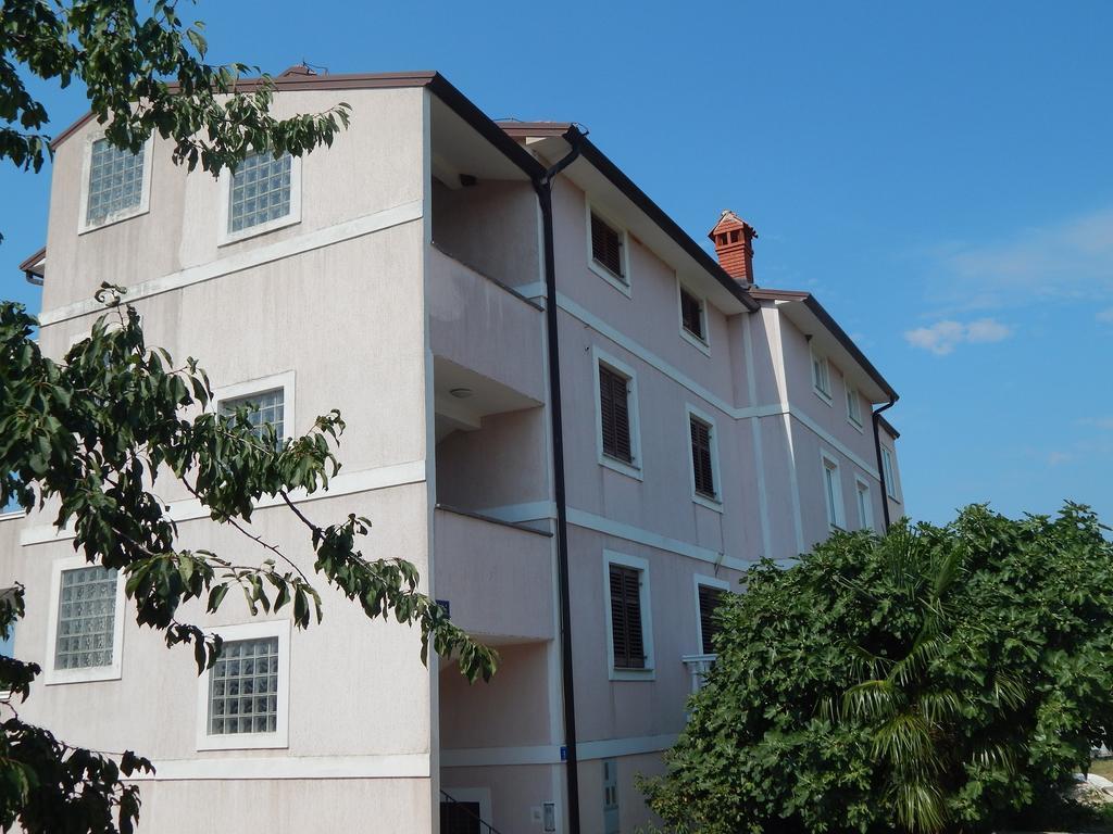 Apartments Vilanija Екстериор снимка